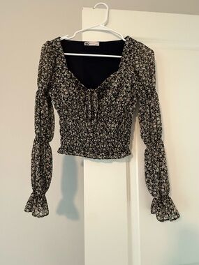 SO Black Floral Smocked Puff-Sleeve Crop Top